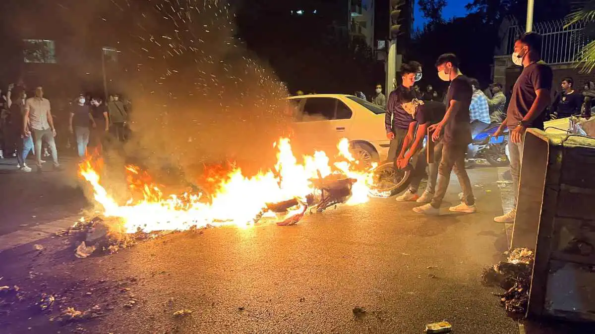 اعتقال 139 أجنبيا خلال الاحتجاجات في إيران