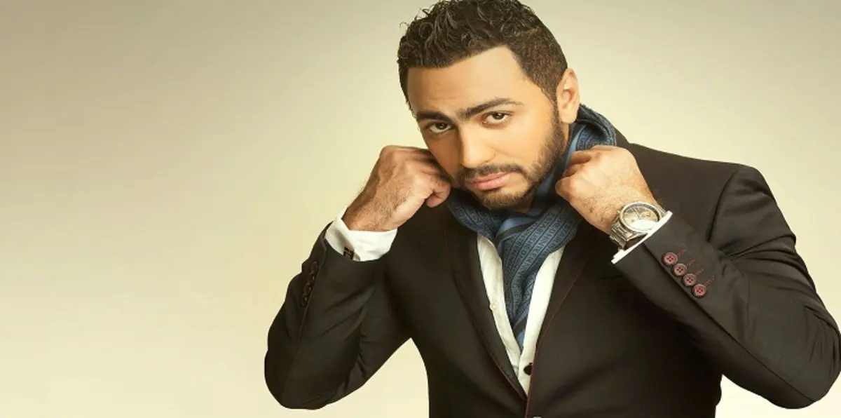 تامر حسني يحذّرُ جمهورَه من النّصب في الدنمارك (صورة)