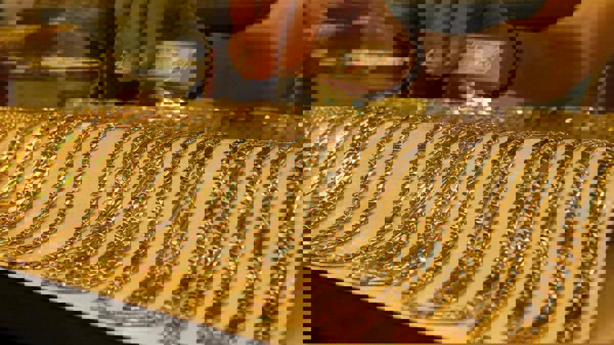 الذهب يهبط مع تعافي الدولار وانحسار ضبابية الخروج البريطاني‎