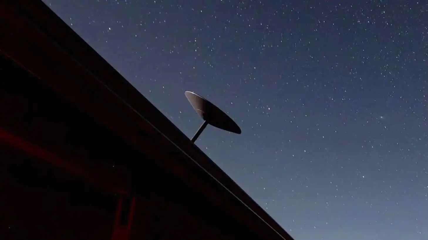 تهريب وهوائيات على الأسطح.. معركة الإنترنت "الموازية" في إيران