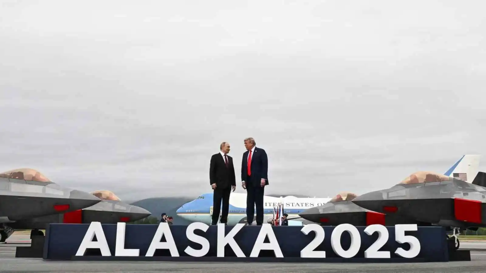 مبادرة سرية "تحت جليد" ألاسكا.. ماذا جرى خلف الأبواب المغلقة؟