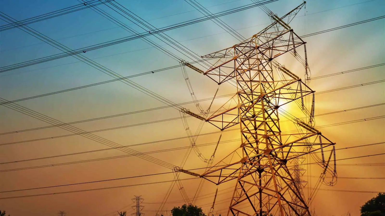 "أزمة حادة".. نفاد الوقود يجدد "معضلة" الكهرباء في عدن