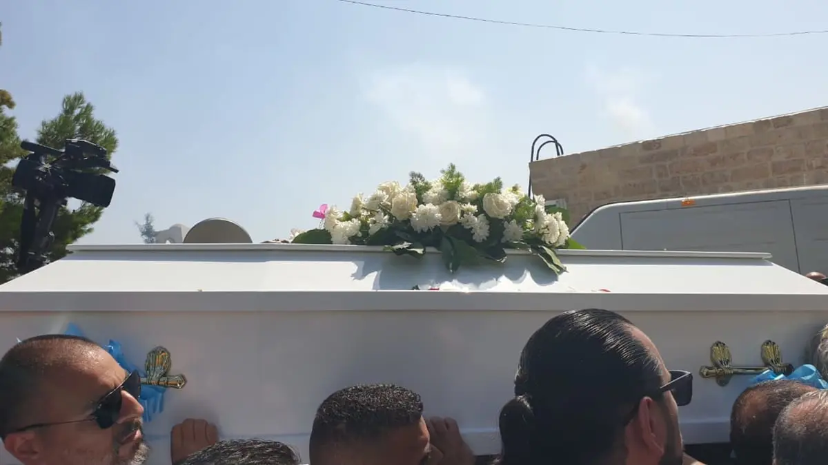 نادين الراسي تتحدث عن "هيئة" شقيقها الراحل جورج داخل التابوت