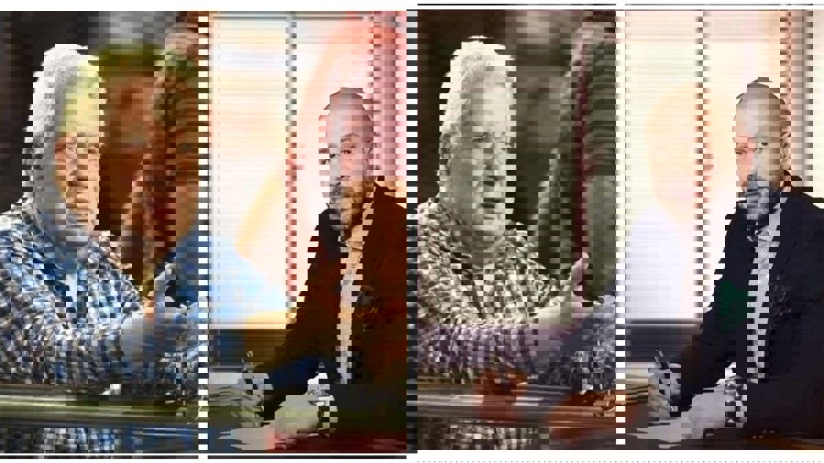 هل تم إذابة الجليد؟ أحمد دياب يجاور مرتضى منصور في مراسم تتويج الزمالك بكأس مصر