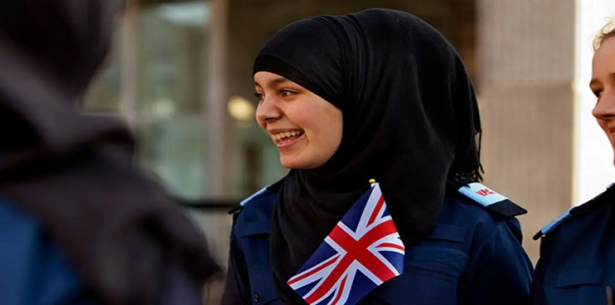 المسلمات في بريطانيا تواجهن "عقوبات ثلاثية"