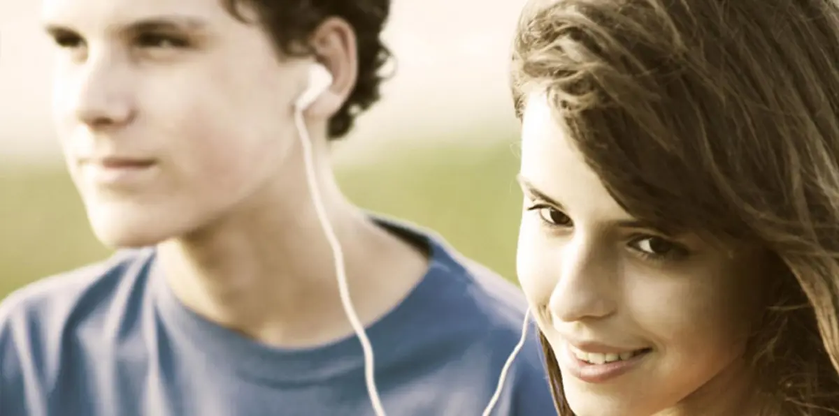 الموسيقى المُبهجة تجعل الأفراد أكثر تعاونًا