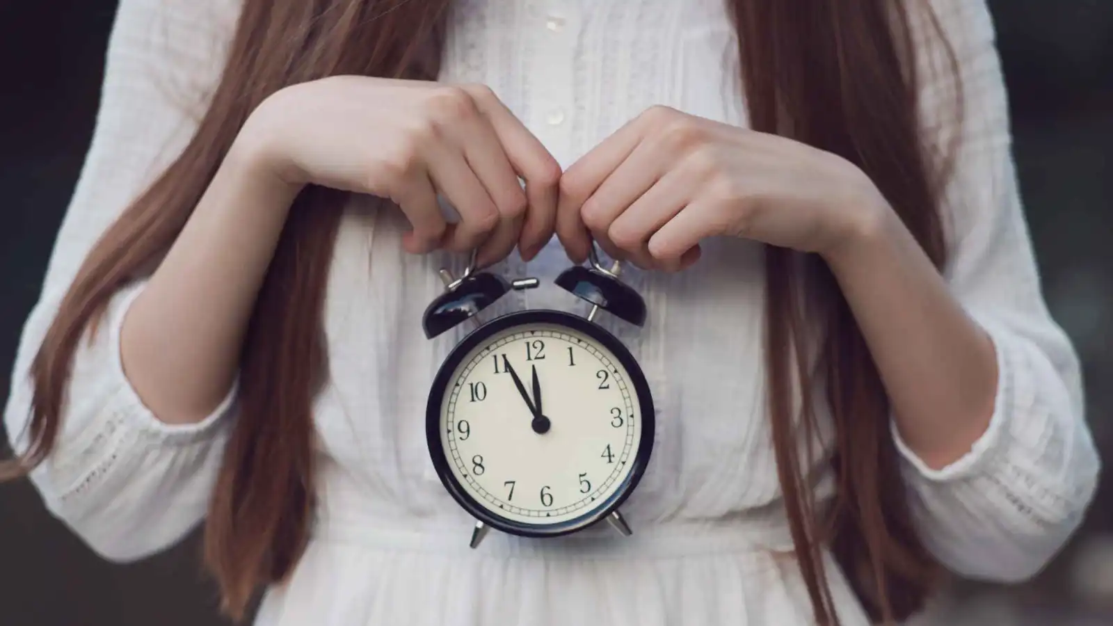 بـ "شعرة واحدة".. ابتكار مذهل يحدد ساعتك البيولوجية بدقة