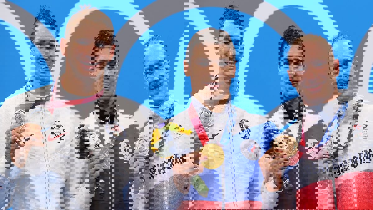 السباح الأمريكي رايان ميرفي يلمح لحدوث غش في نهائي سباق 200 متر ظَهرا