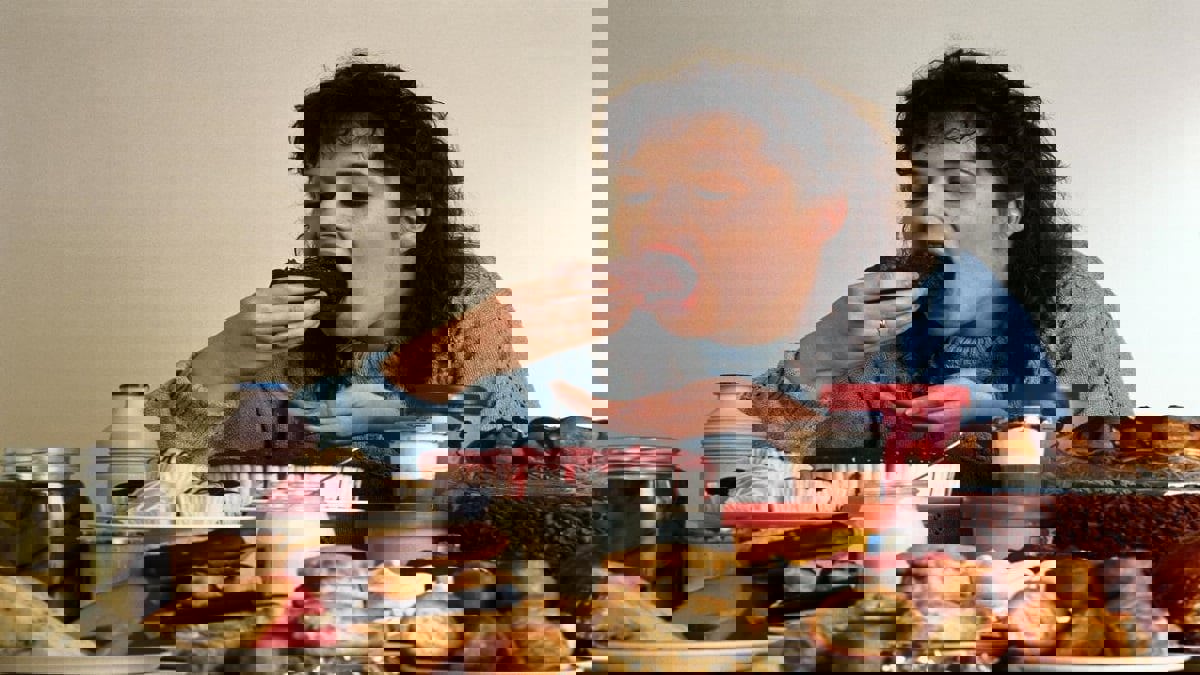 تعرف على 5 مشروبات تسهل عملية الهضم بعد الإفراط في تناول الطعام