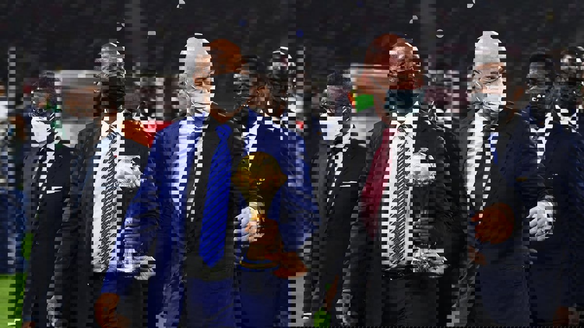 موتسيبي رئيس الكاف يتعهد بإصلاح التحكيم الأفريقي