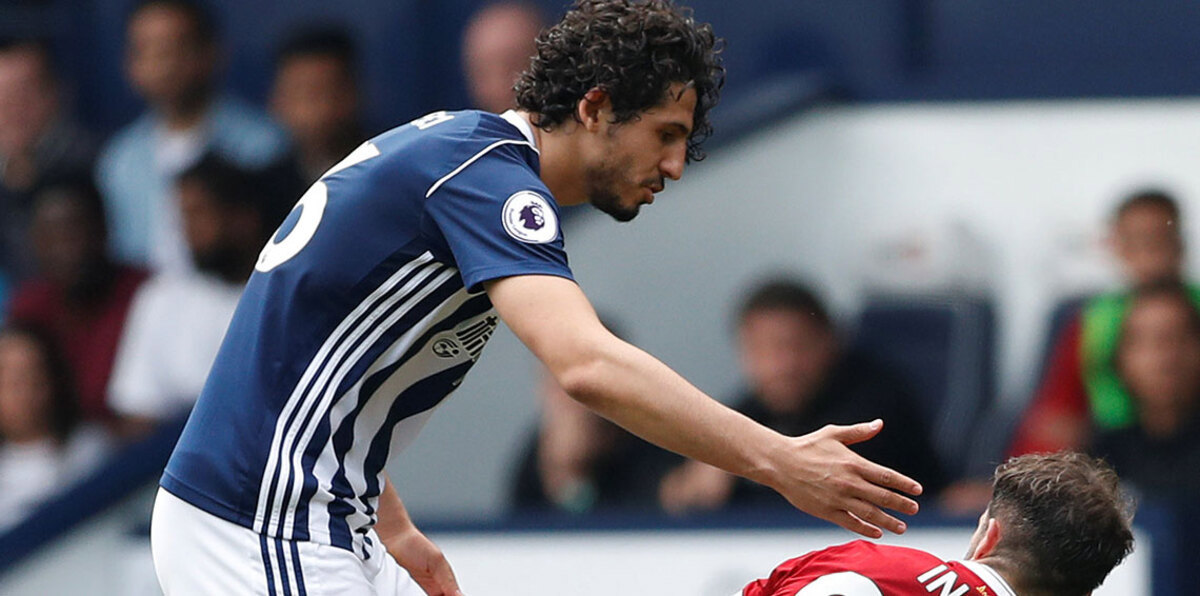 ليستر وويستهام يسعيان لكسر عقد أحمد حجازي مدافع منتخب مصر