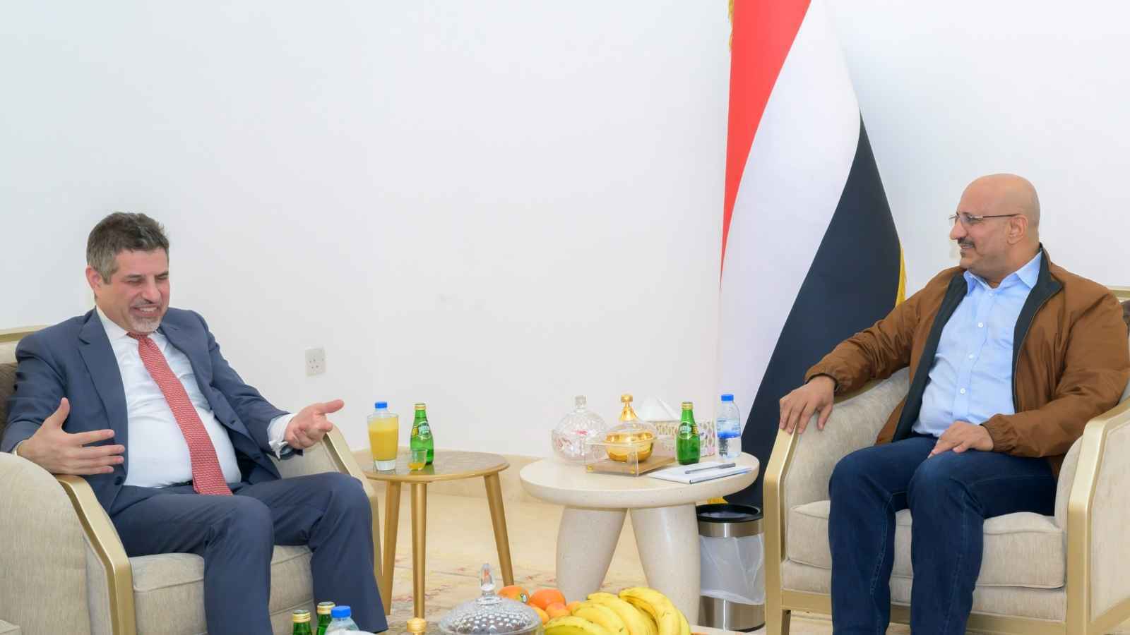 "الرئاسي اليمني" يرفض استهداف "الأعيان المدنية" بمناطق الحوثيين