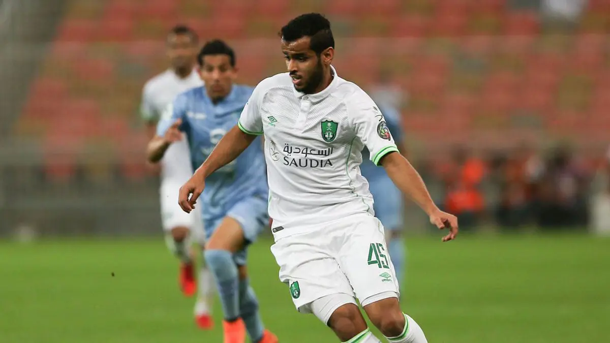 والد عبدالفتاح عسيري نجم الأهلي السعودي يثير الغموض بشأن مستقبل اللاعب