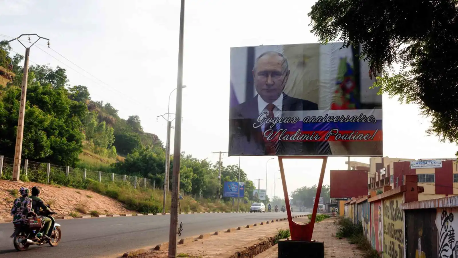 تحرير رهينتين يفجر الجدل حول تمدد النفوذ الروسي في مالي