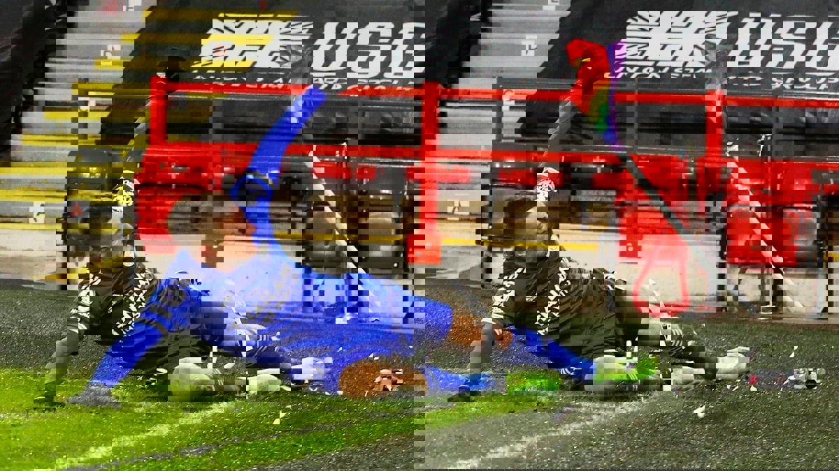 فاردي يحطم الراية الركنية أثناء احتفاله بهدف قاتل في شباك شيفيلد (فيديو)