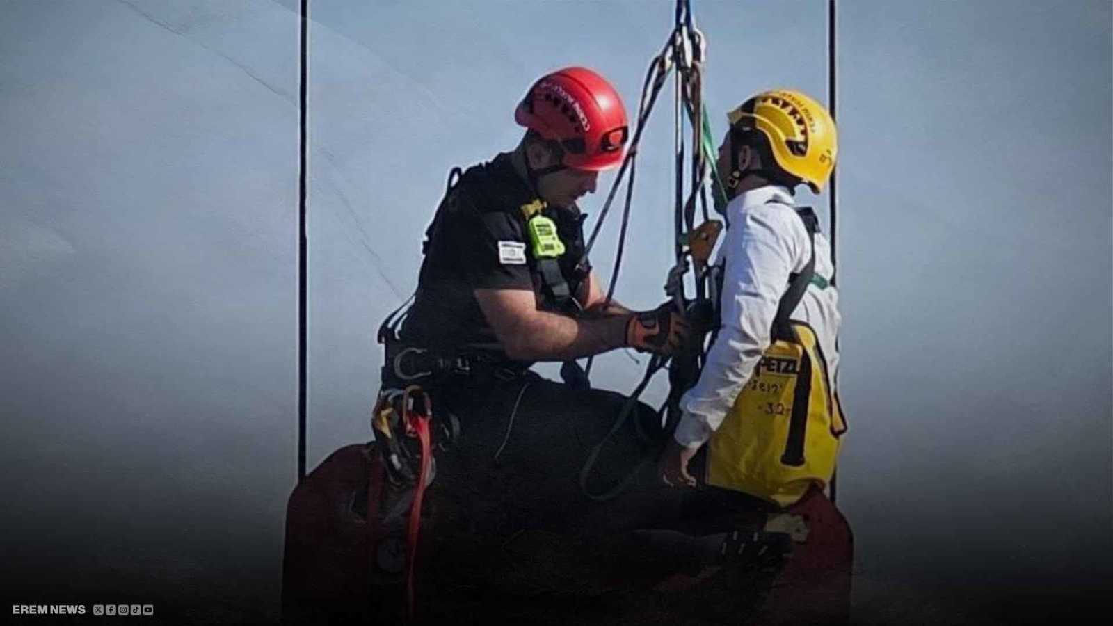 7 ساعات على حافة الهاوية.. إسرائيلي يعلق فوق رافعة شاهقة (فيديو إرم)