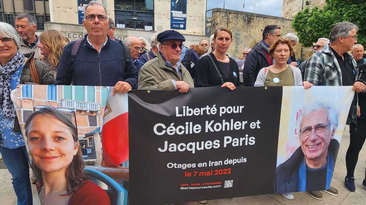 إيران.. الحكم بسجن فرنسيين بتهمة التجسس