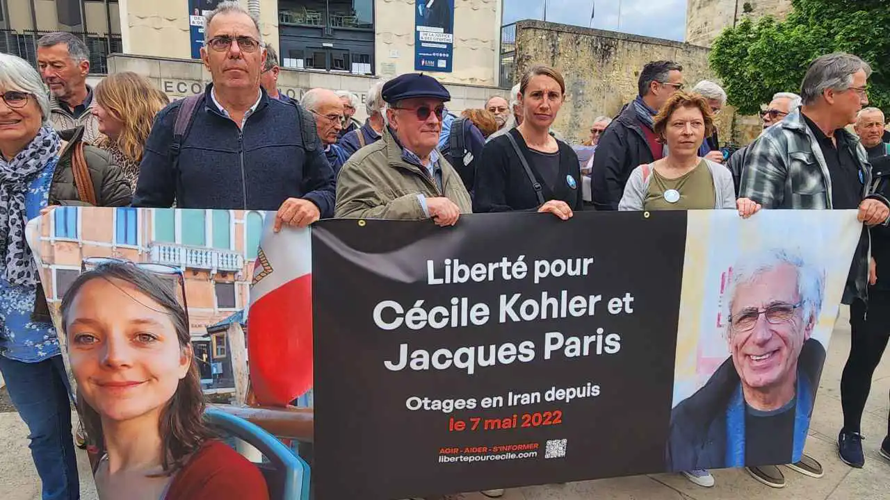 إيران.. الحكم بسجن فرنسيين بتهمة التجسس