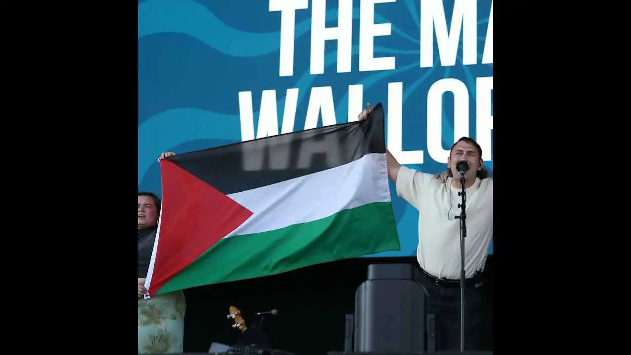 مقاطعة مهرجان بريطاني بعد منعه رفع العلم الفلسطيني (فيديو)