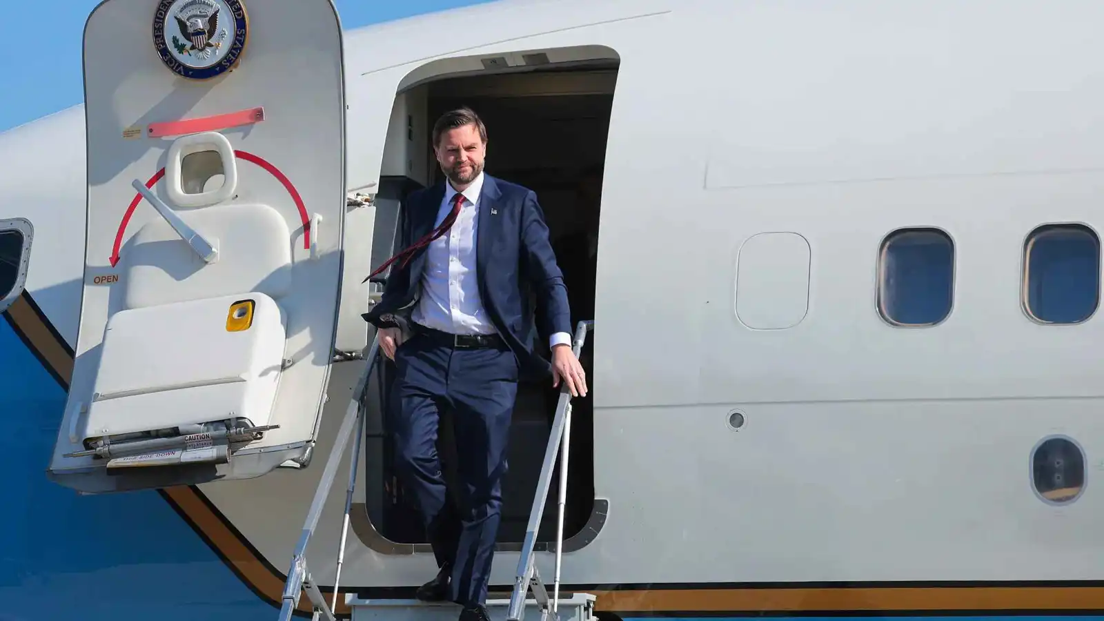 أكسيوس: تأجيل رحلة جيه دي فانس إلى إسلام آباد