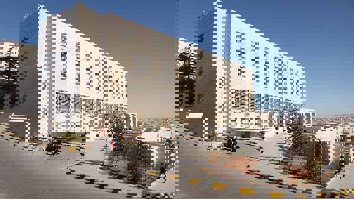 بعد شعورها بآلام مستمرة بعد الولادة.. هذا ما عثر عليه الأطباء داخل رحمها