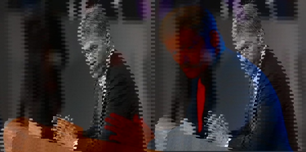 الكرملين يقول إن كل قنوات الاتصال الروسية الأمريكية جُمّدت وواشنطن تنفي