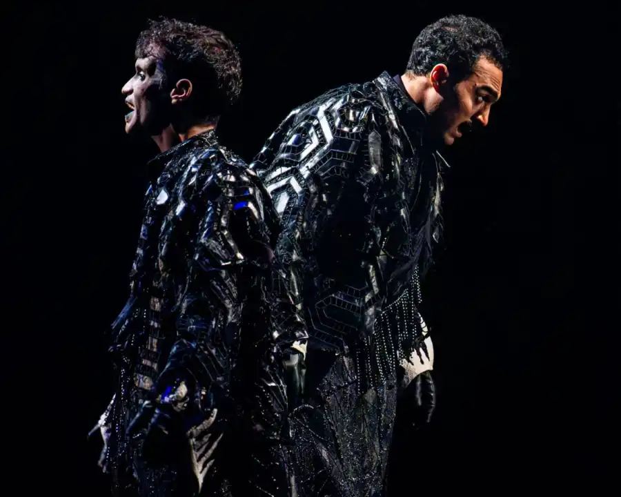 مشهد من مسرحية قمرة