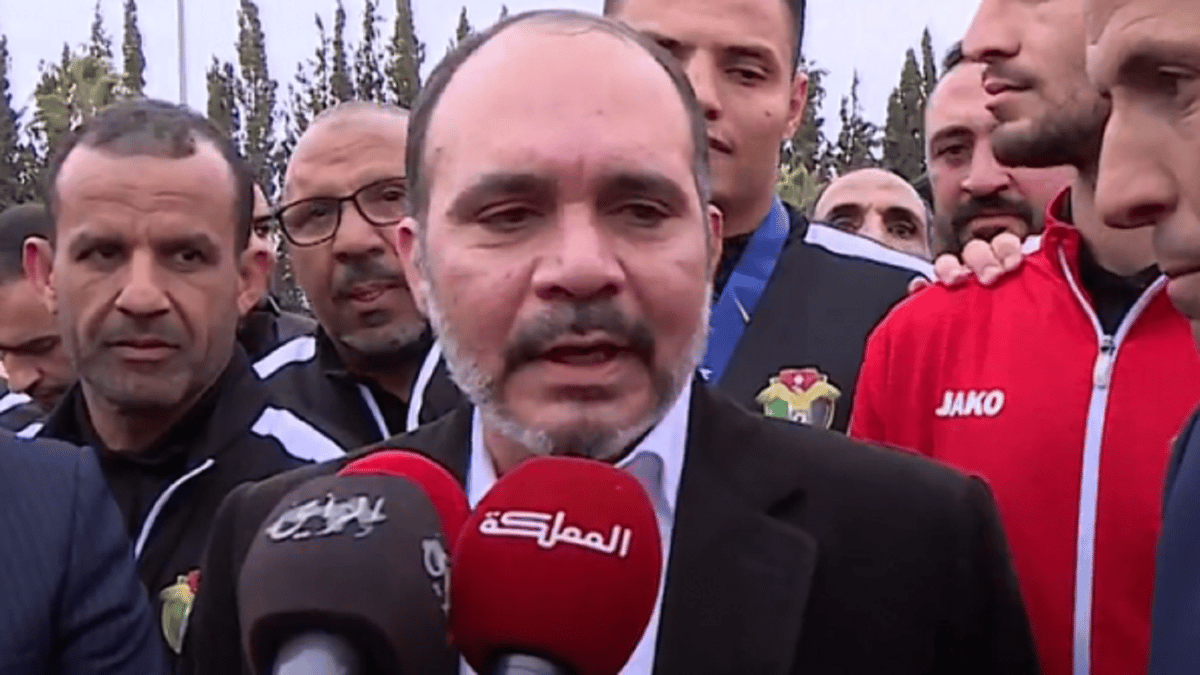 الأمير علي يشارك لاعبي الأردن "احتفالية المنسف" (فيديو)