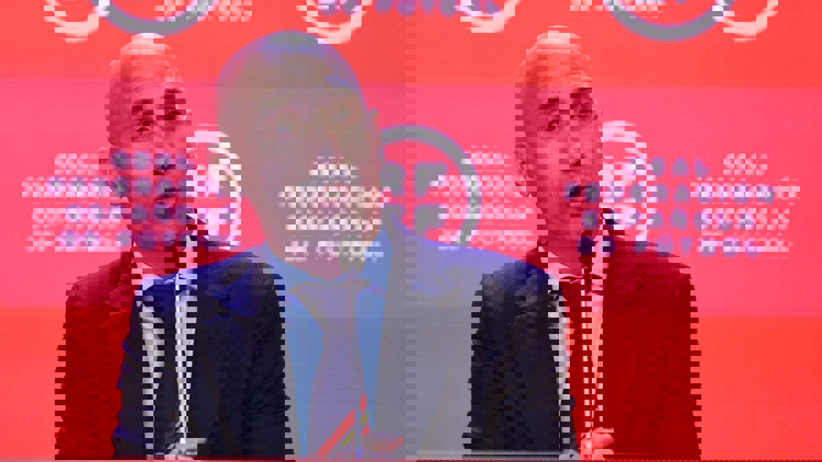 روبياليس عن تسريبات "الكونفيدنسيال": اتهامات "مؤذية وغير نزيهة".. وعمولة بيكيه دفعها الجانب السعودي