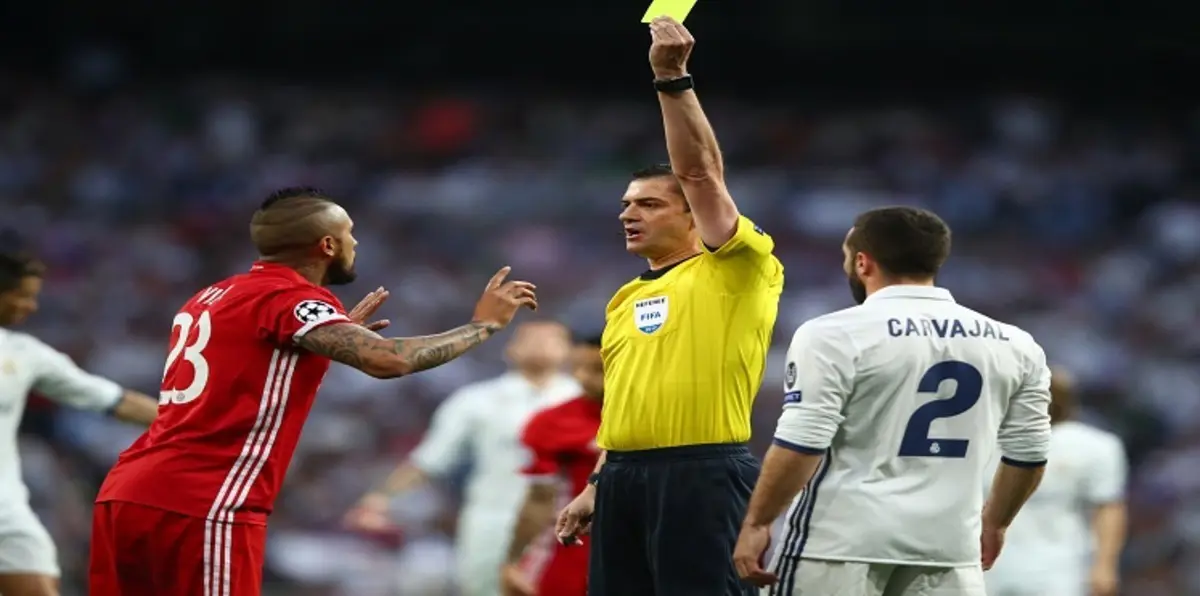 فيدال: حكم مباراة ريال مدريد وبايرن ميونخ "مهرج"