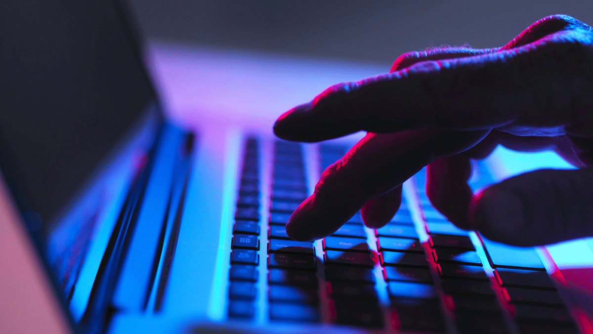 ألمانيا: مخترقون ينشرون بيانات شخصية لمئات السياسيين