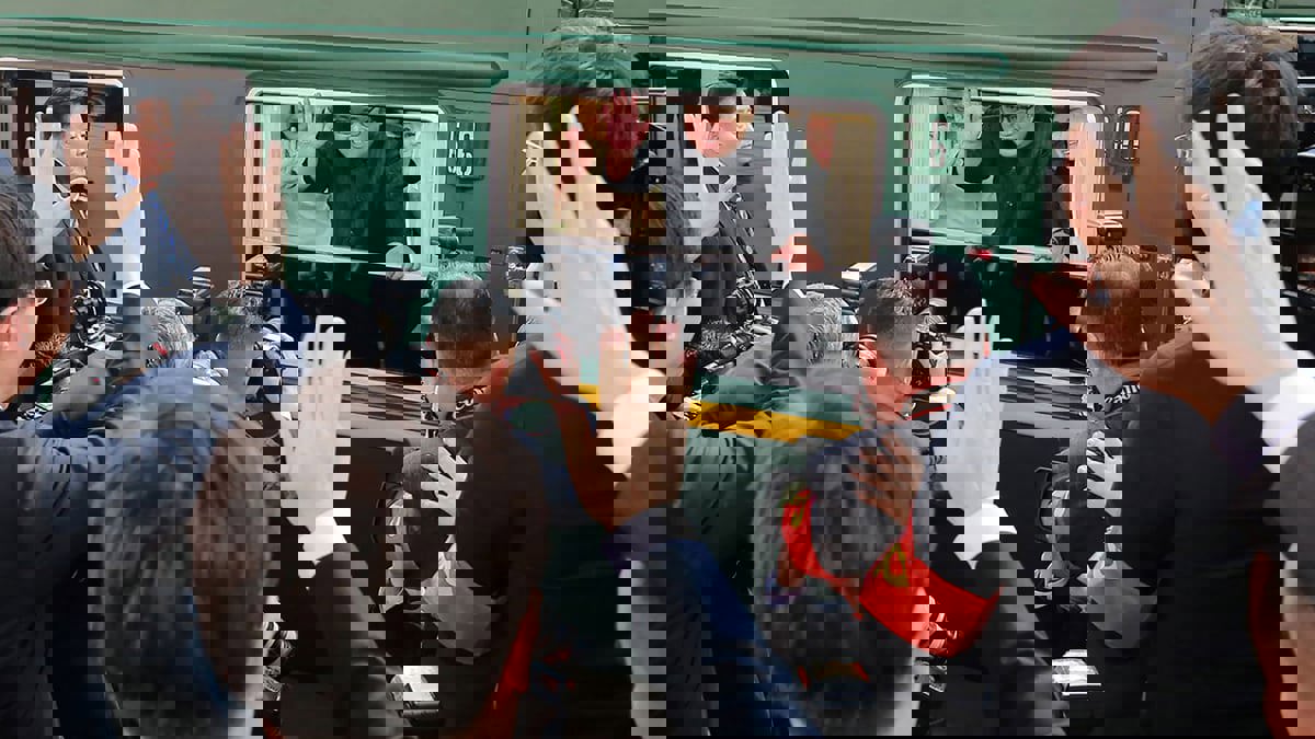 مرافقو كيم جونغ أون يواجهون معضلة لدى وصوله روسيا (فيديو)