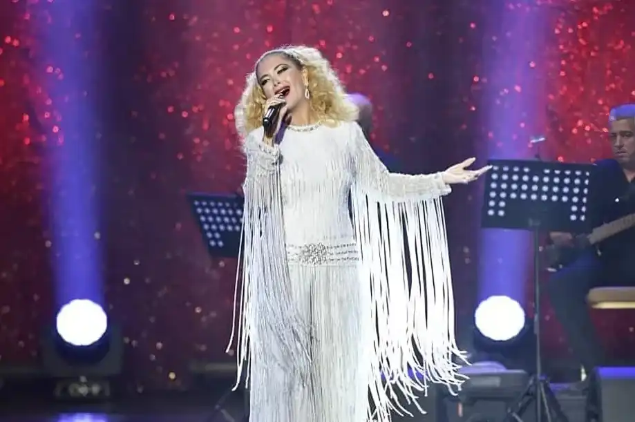 ألين لحود بشخصية صباح في مسرحية أيام اللولو