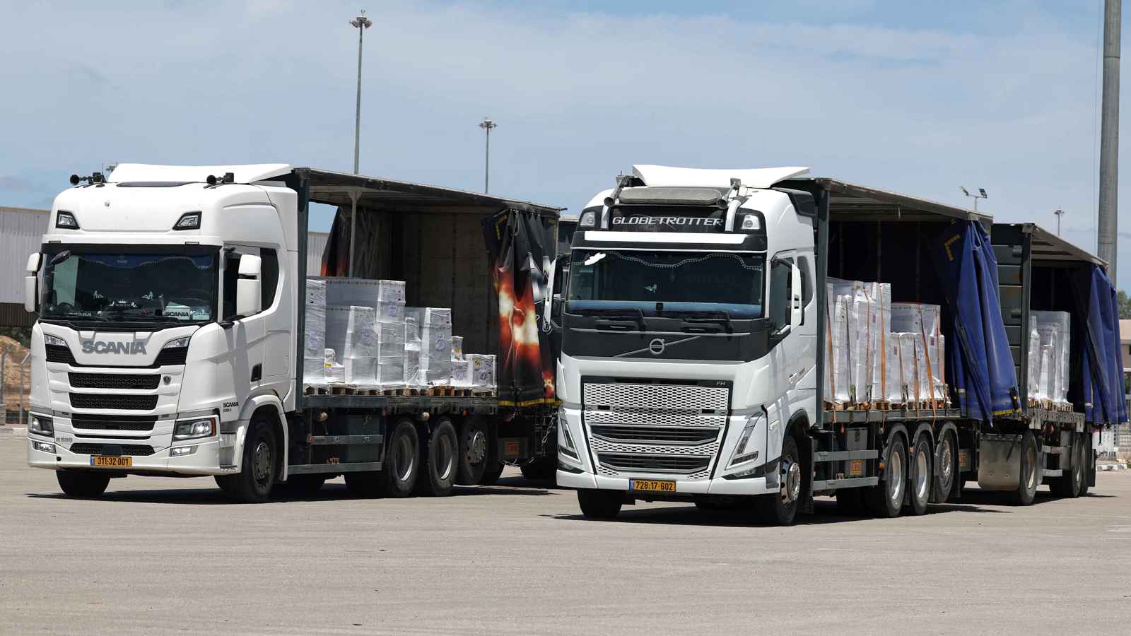 الأمم المتحدة تحصل على إذن بإدخال 100 شاحنة مساعدات إلى غزة