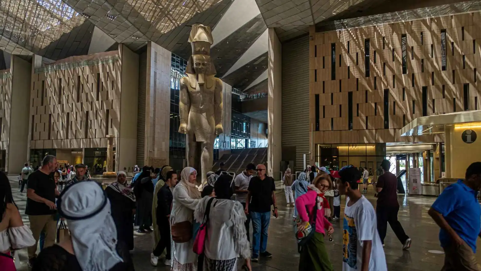 "الذكاء الاصطناعي" يعيد الحياة للآثار المهربة في المتحف المصري