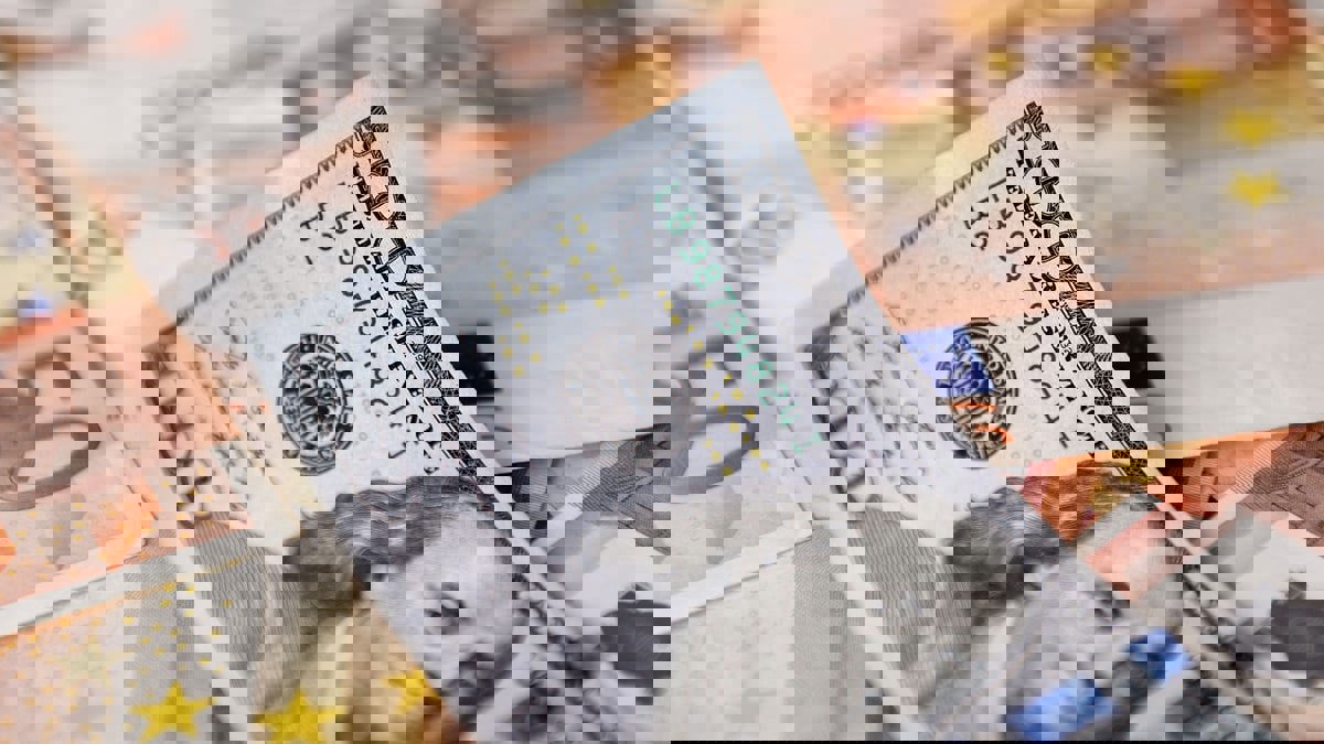 وقف الغاز الروسي يصعد الضغوط على اليورو والاسترليني.. والدولار يصعد