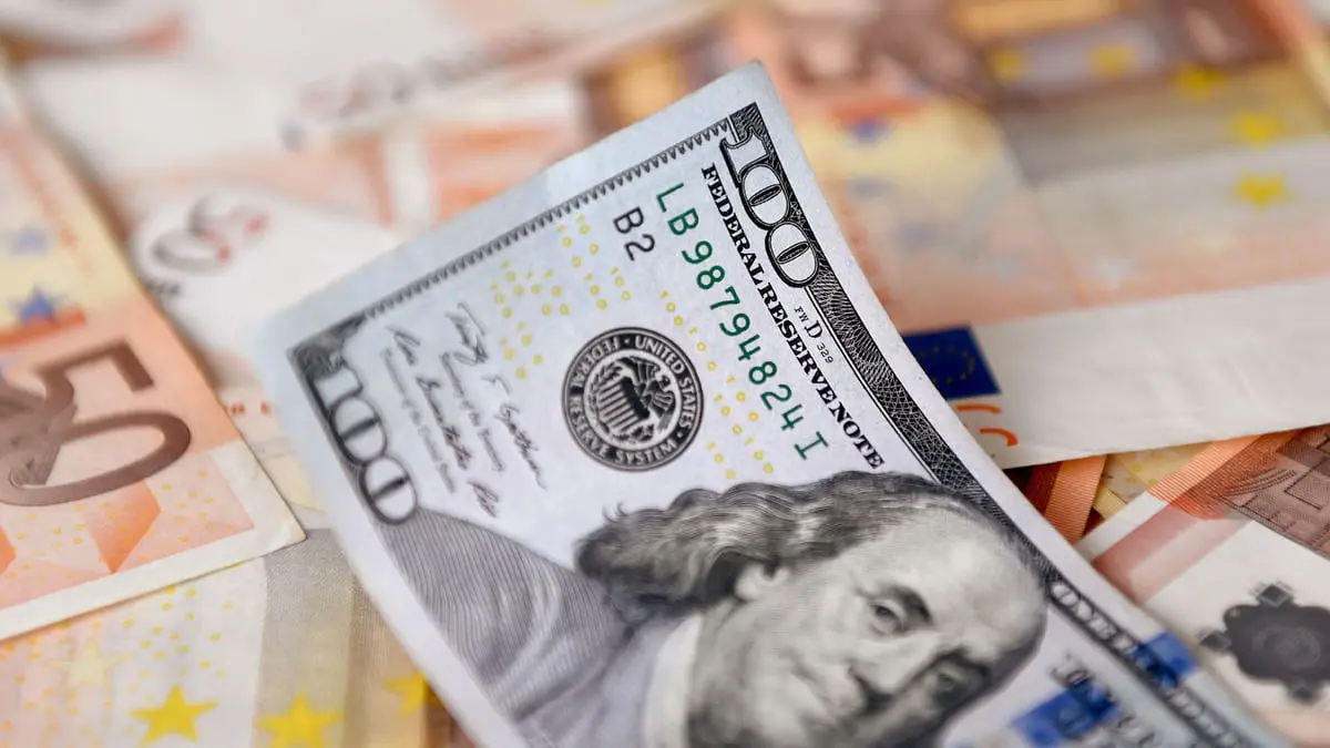 وقف الغاز الروسي يصعد الضغوط على اليورو والاسترليني.. والدولار يصعد