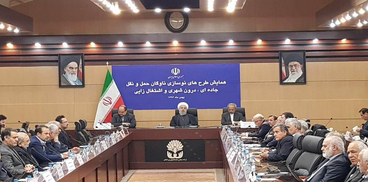 روحاني يقيل محافظ البنك المركزي الإيراني