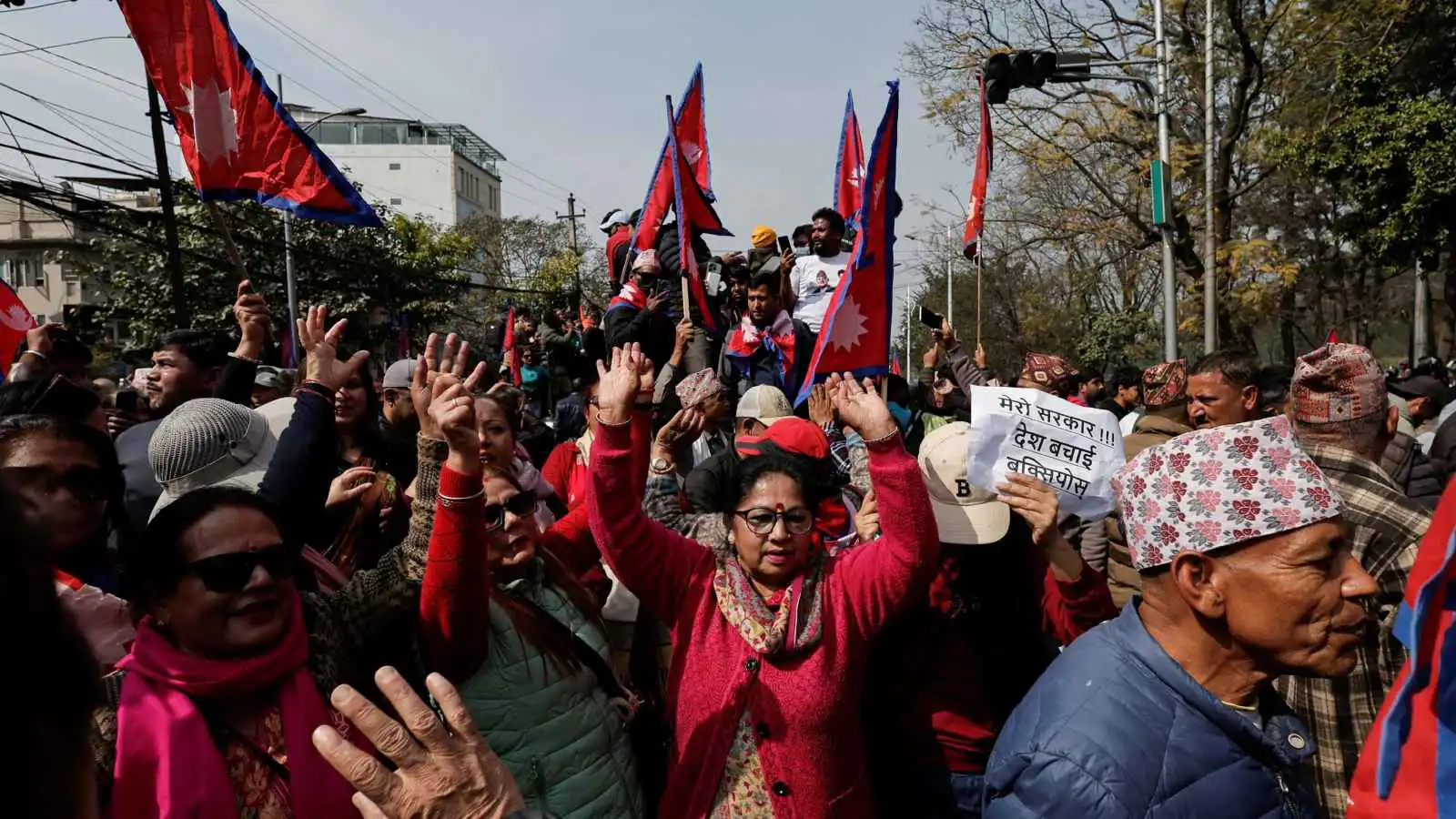 الآلاف يحتشدون دعما لملك نيبال السابق