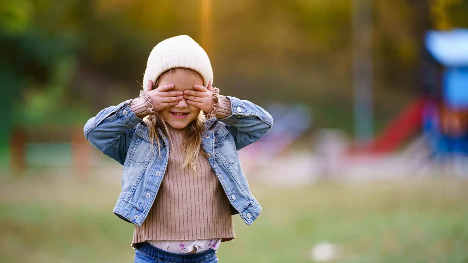 "غميضة" تنتهي بكارثة.. وفاة شقيقين داخل ثلاجة في كولومبيا