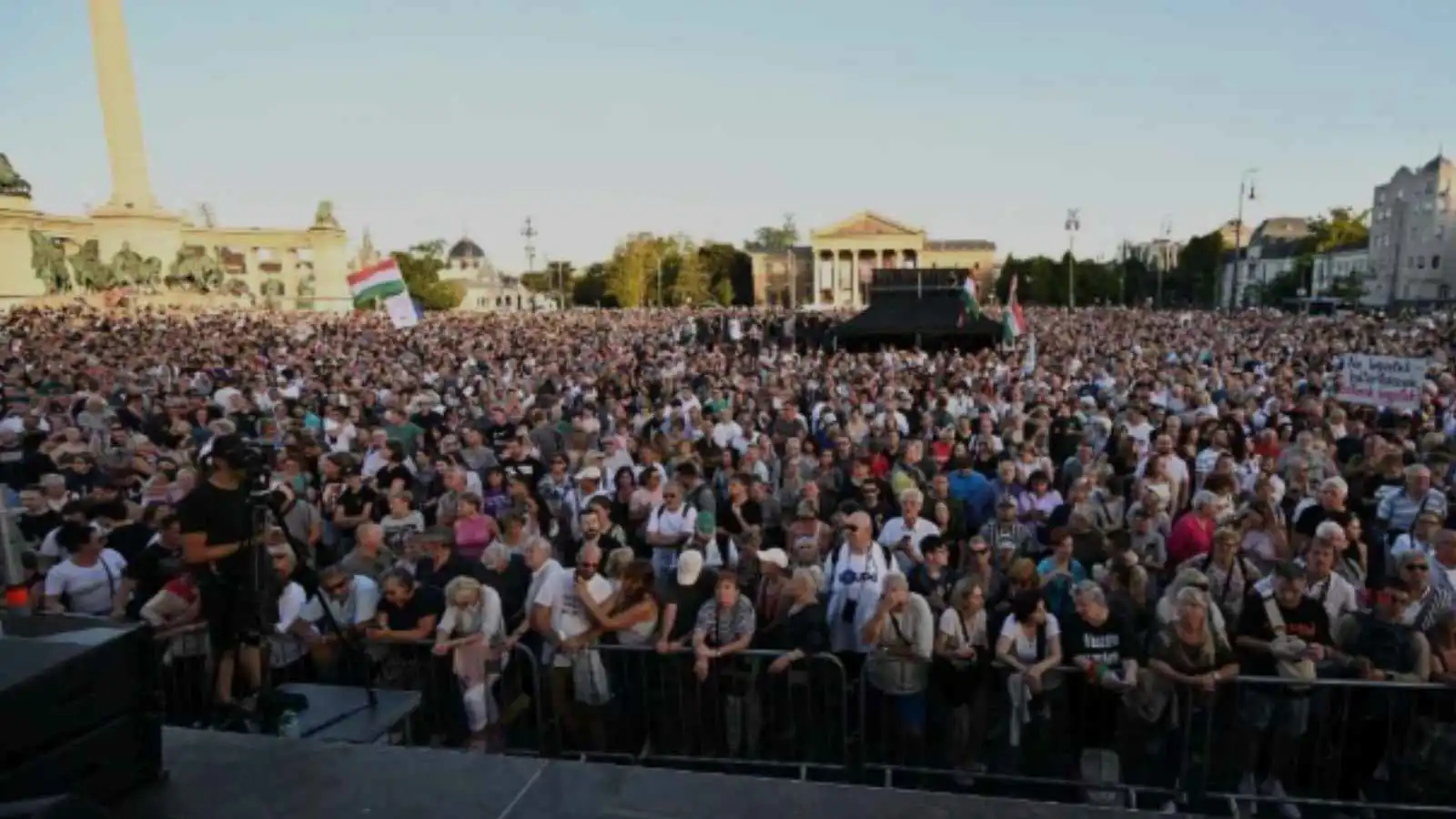 "الحملات الاستشارية" تطلق شرارة احتجاجات واسعة ضد حكومة أوربان في المجر