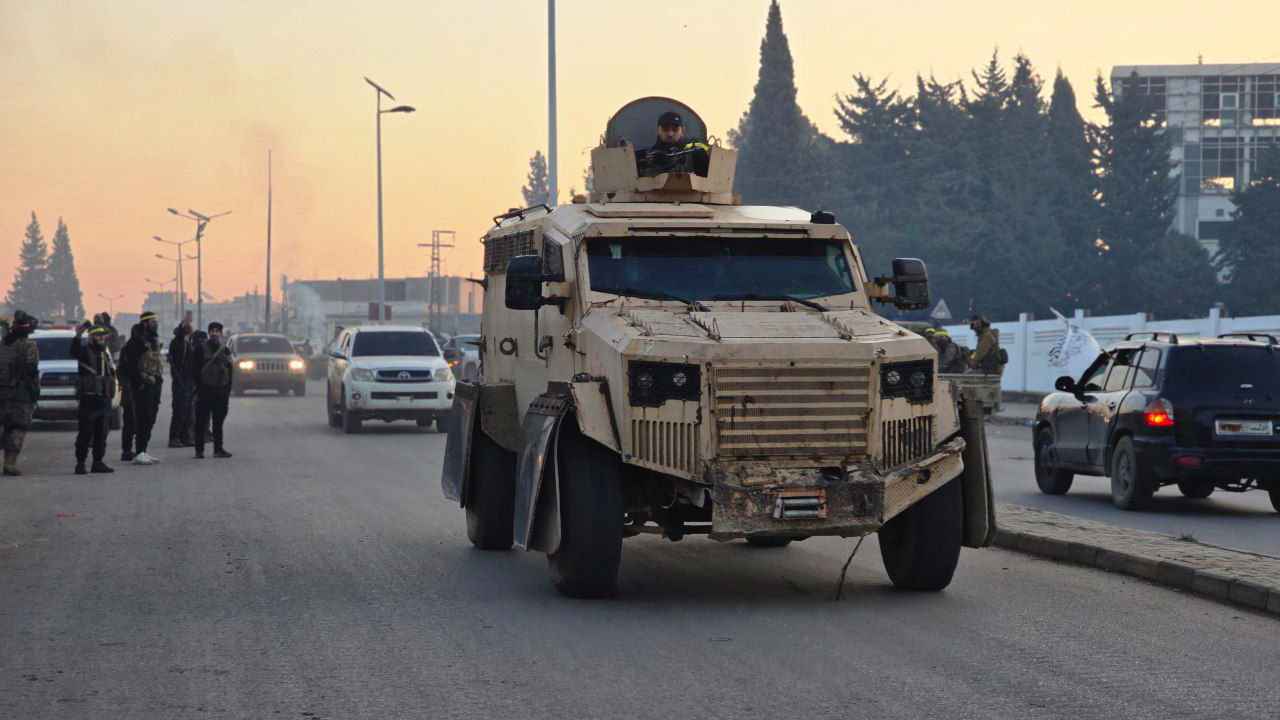 في أوسع حملة أمنية بحمص.. توقيف مئات العسكريين من نظام الأسد