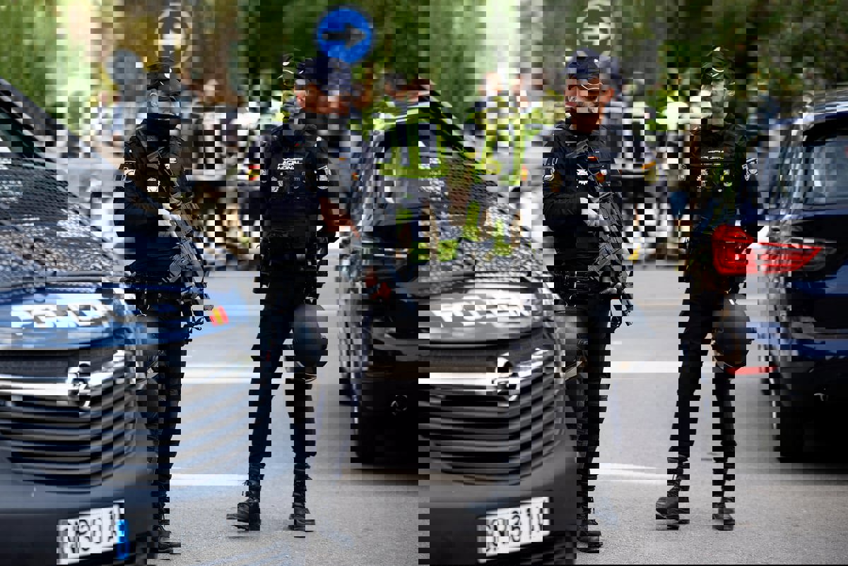 إسبانيا.. 6 قتلى بينهم شرطيان إثر اصطدام شاحنة بحاجز أمني