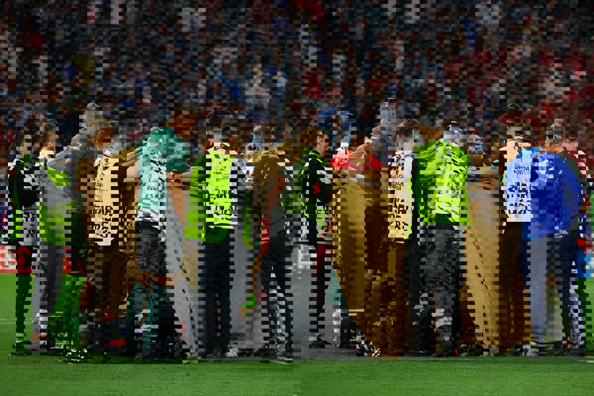 إغماء بارناباس فارجا لاعب منتخب المجر بعد تدخل قوي من حارس اسكتلندا (فيديو)