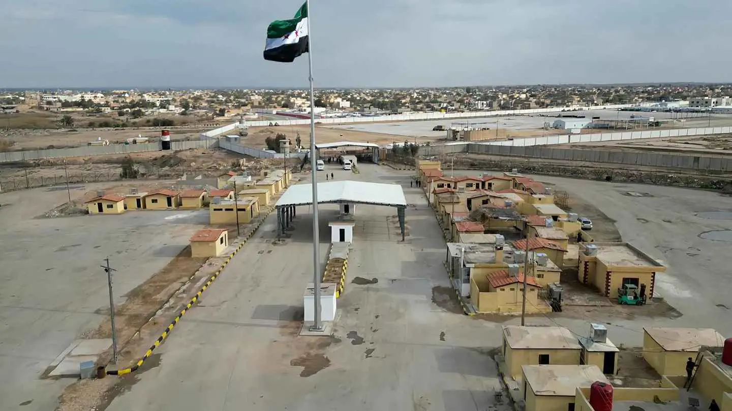 العراق يعتمد "المعاملة بالمثل" في معبر القائم مع سوريا