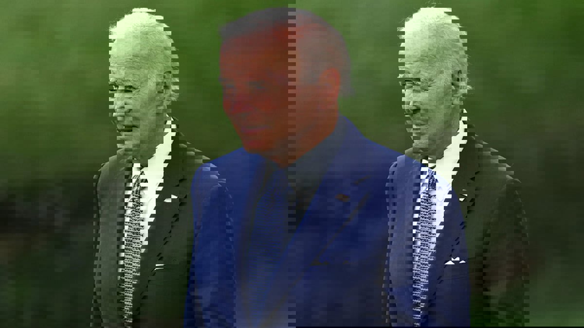 تقرير: مقتل الظواهري ينعش شعبية بايدن