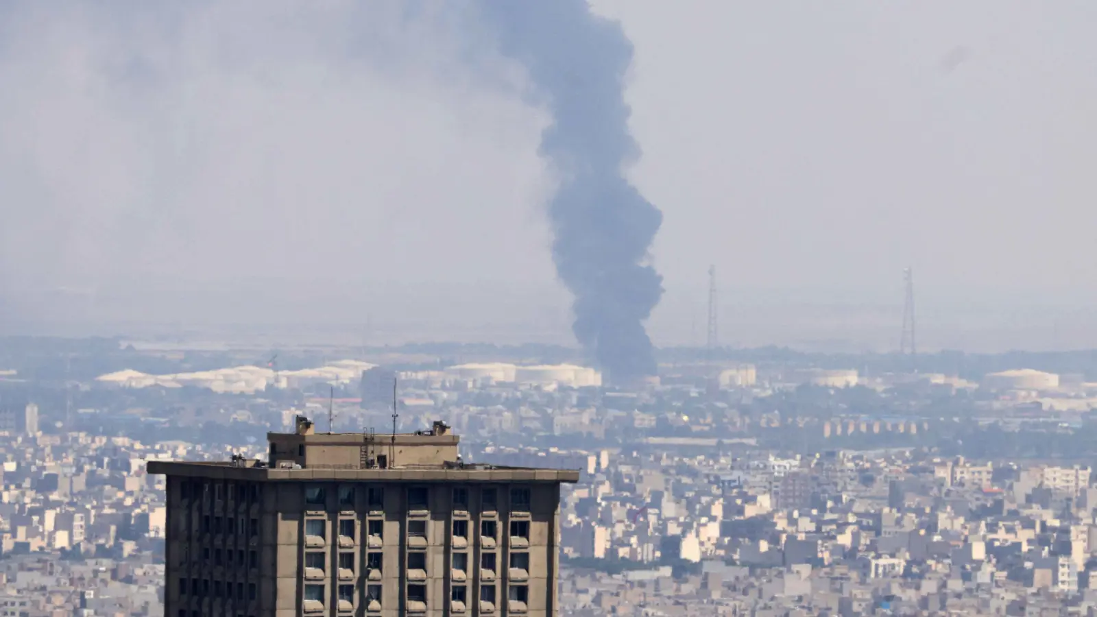 إيران.. هجوم إسرائيلي يستهدف مركزاً عسكرياً حساساً في شيراز (فيديو)