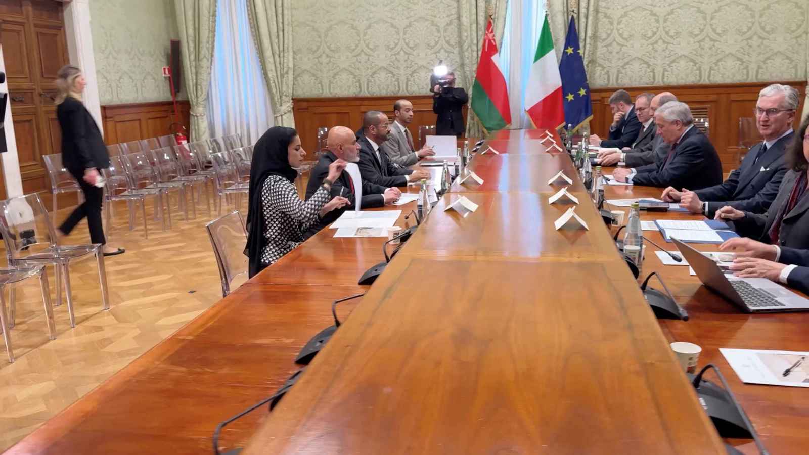 بأجواء "بناءة".. انتهاء الجولة الثانية من المحادثات الإيرانية الأمريكية