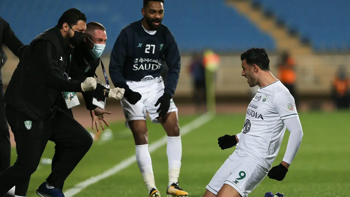 الأهلي السعودي يتوصل إلى اتفاق مع عمر السومة لتجديد تعاقده