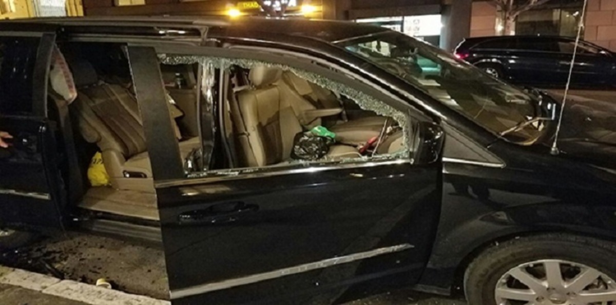 سرقة طلبة من سلطنة عُمان وتحطيم سيارتهم في كاليفورنيا